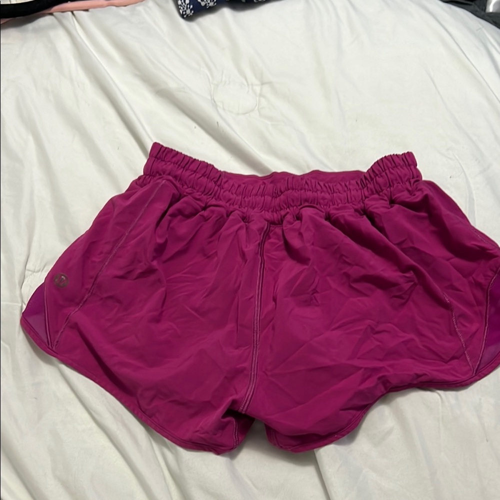 lululemon athletica pink hotty hot 2.5 inch size 4 - Picture 2 of 3